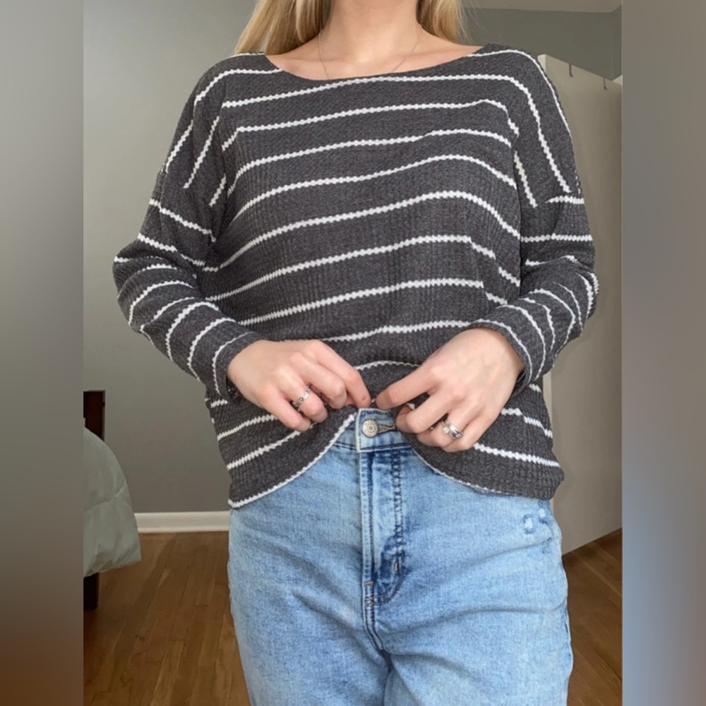 BKE Grey and White Striped Twist-Back Top - Picture 2 of 3